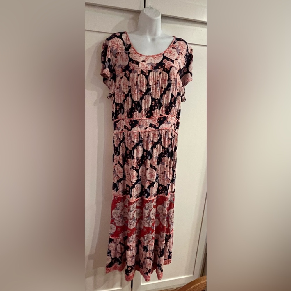 Lovely flowing gauze print maxi dress.